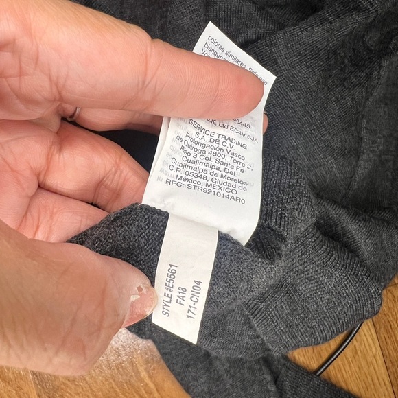 J Crew Mercantile Women’s XL turtle neck 50% wool and 50% cotton - Picture 4 of 6